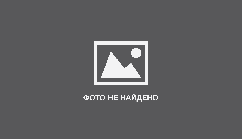 Игольная пластина с отверстием для иглы